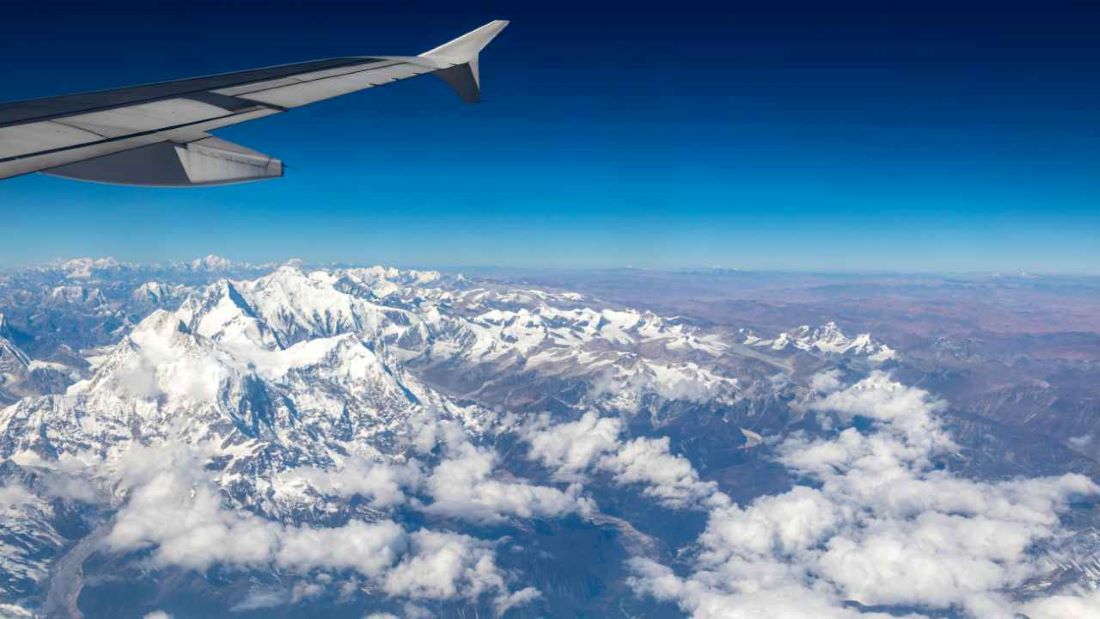 mt everest-mountain-flight