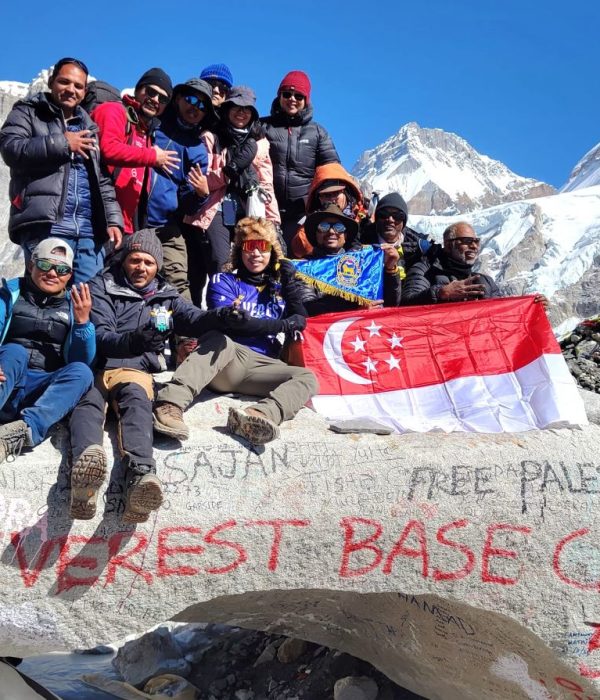 Everest Base Camp Helicopter Return Trek group photo